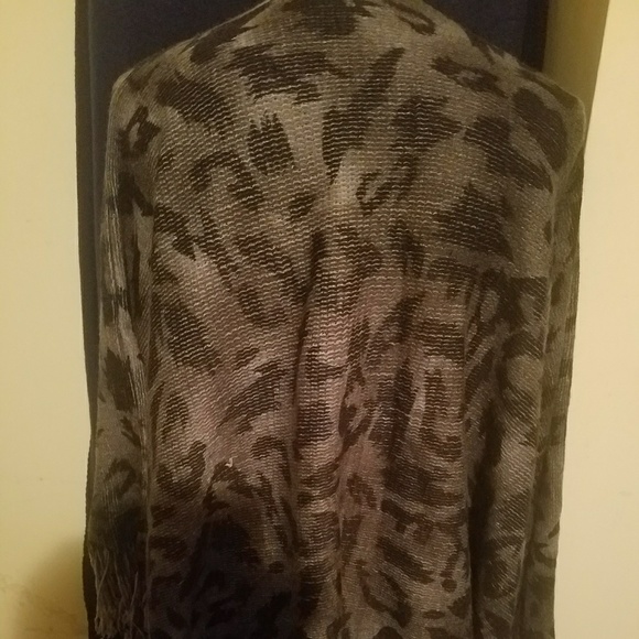 Poncho - Picture 2 of 2